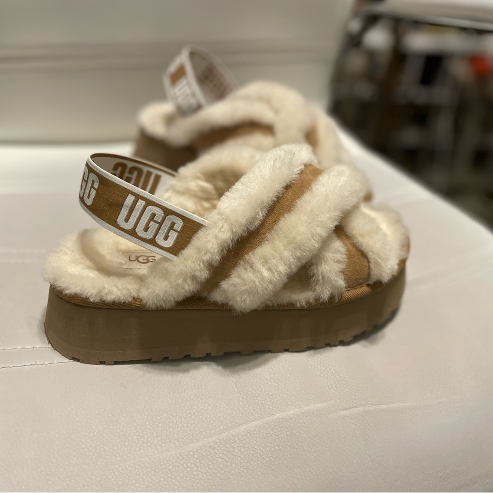 New uggs - Picture 2 of 4